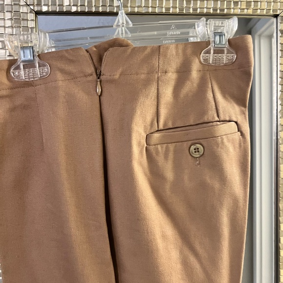 TALL GIRL TAN/ CARMEL TROUSERS IN A SIZE 7… 14” WAIST… 35” INSEAM… 11” RISE. - Picture 4 of 12